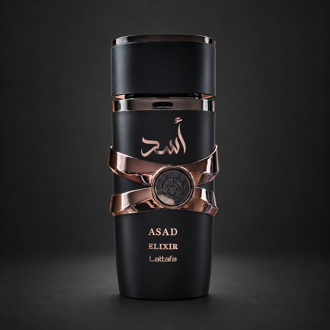 Frasco preto com detalhes rosé do perfume Asad Elixir da Lattafa