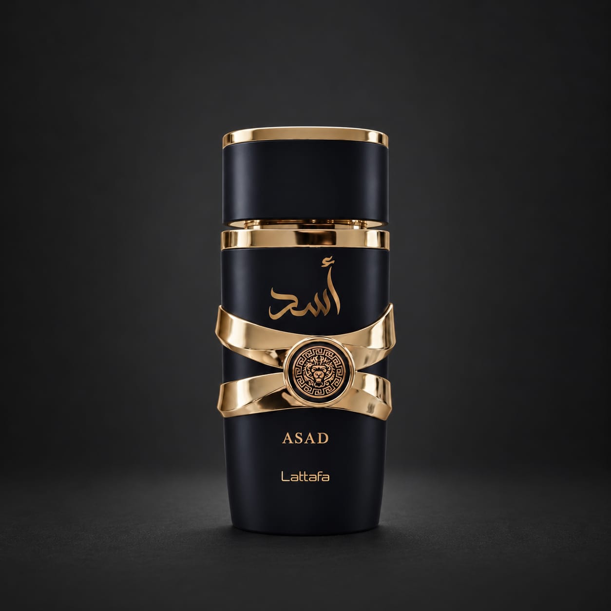 Frasco preto e dourado do perfume Asad da Lattafa
