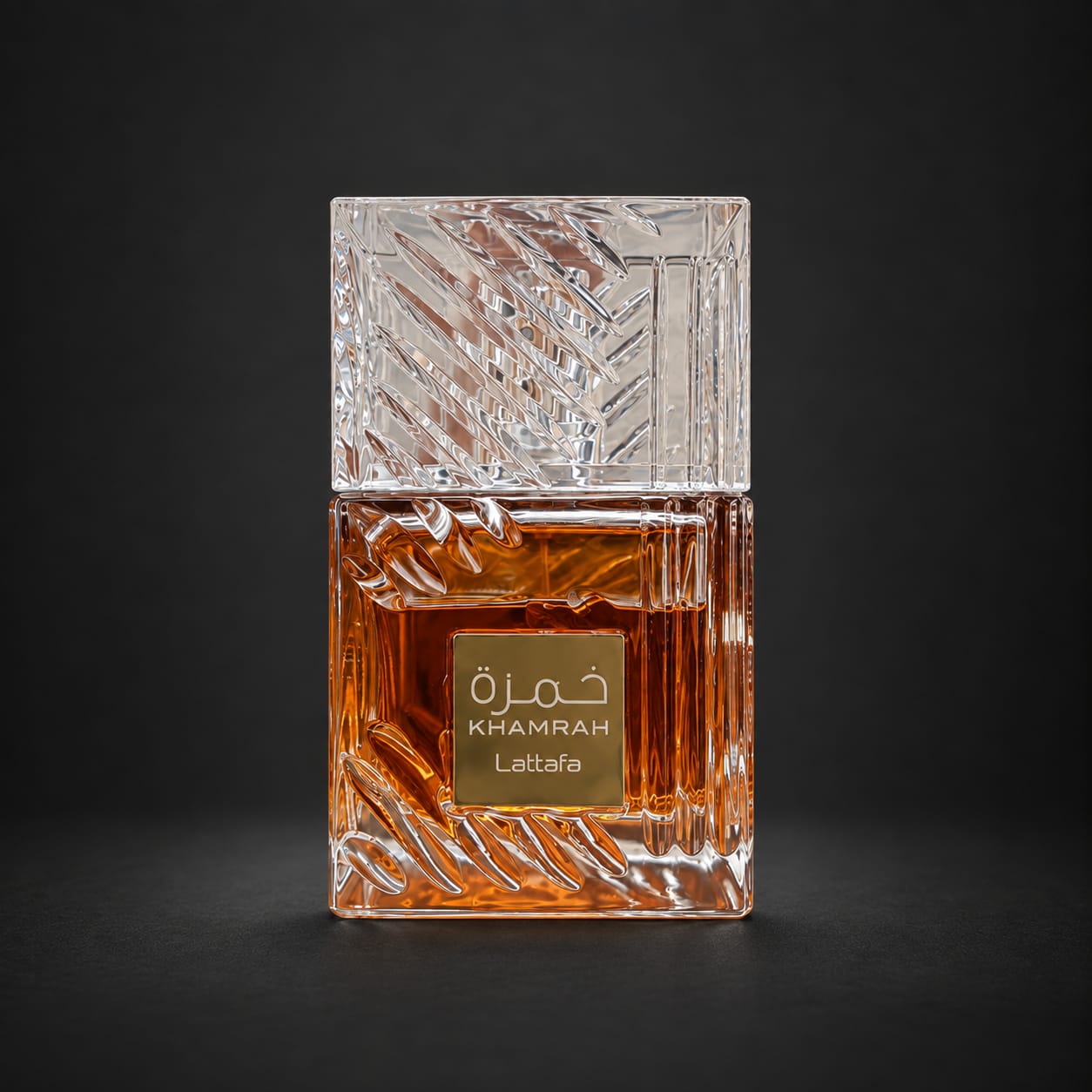 Frasco de cristal âmbar do perfume Khamrah da Lattafa