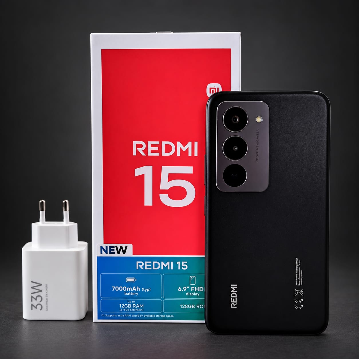 Celular Redmi 15 preto com a caixa vermelha e o carregador de 33 W